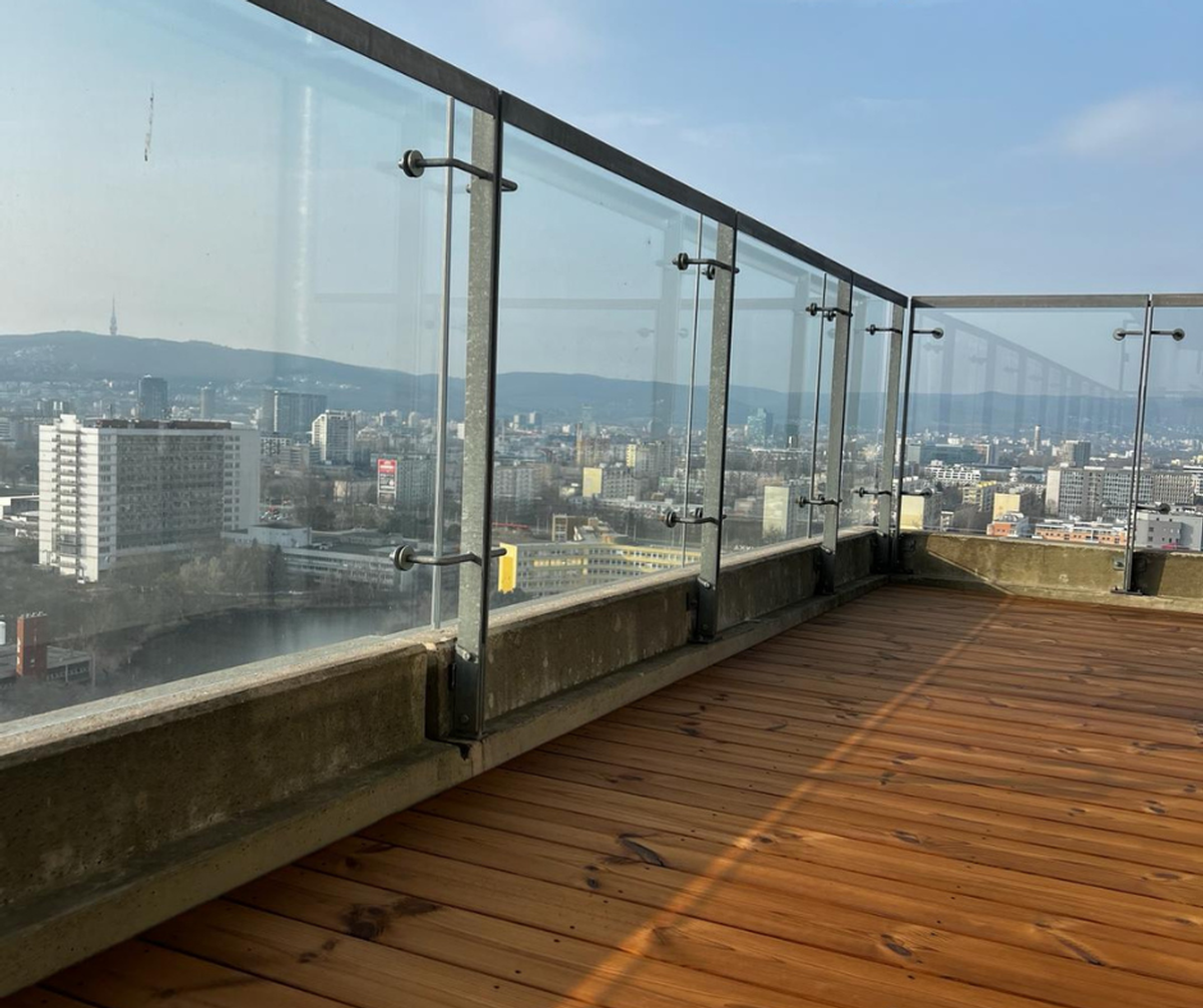 Thermo borovica na balkóne terasy v Bratislave